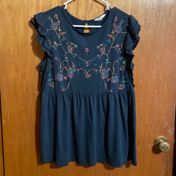 •AMARYLLIS•NWOT BLUE FLORAL RUFFLE SLEEVE PEPLUM BLOUSE SIZE SMALL - Picture 2 of 7